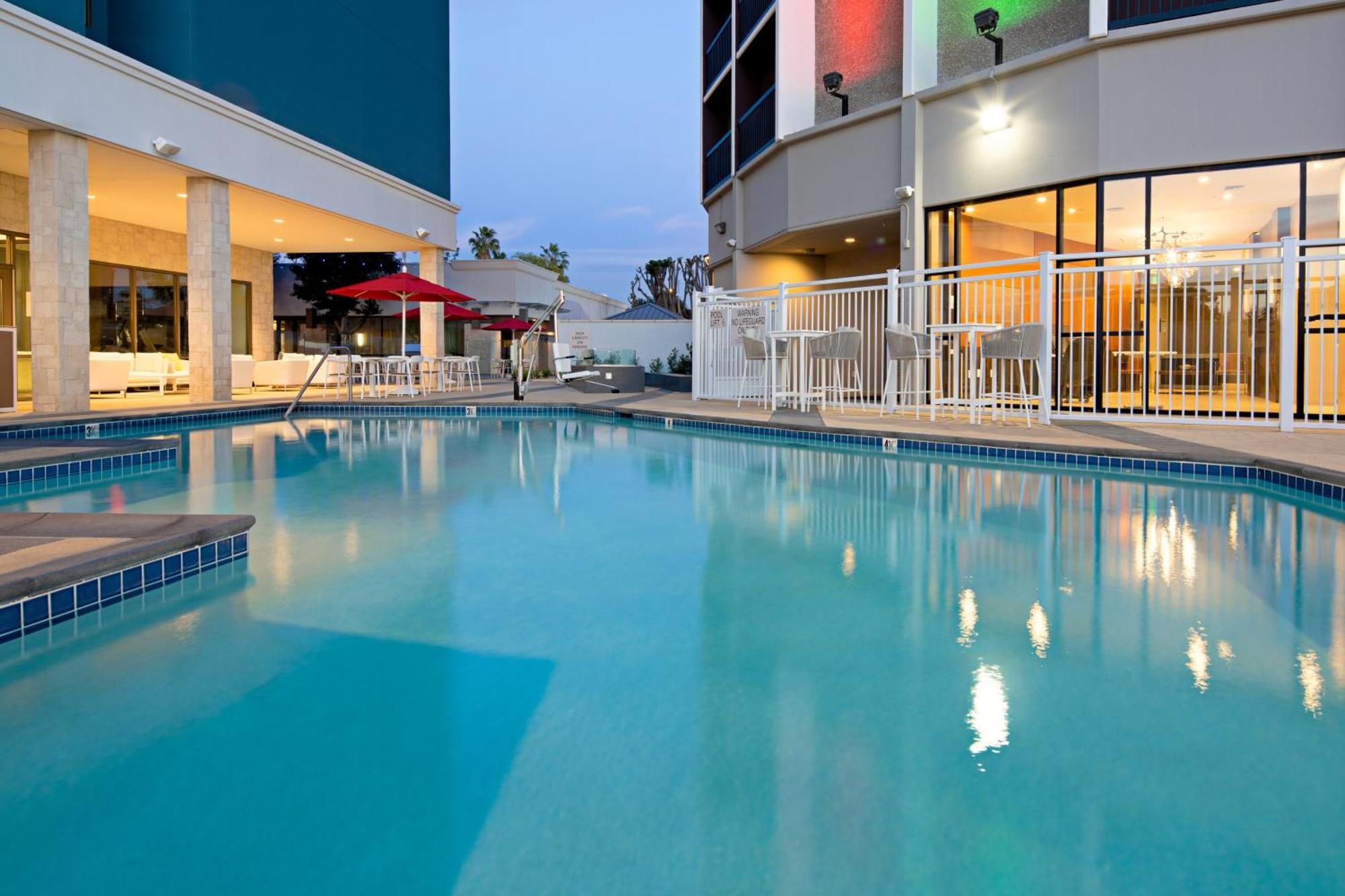 Holiday Inn Long Beach - Airport By Ihg Exterior foto